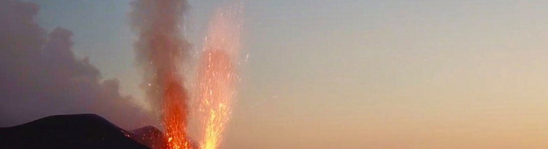 15 Juillet 2020. FR. Italie : Stromboli , Italie / Sicile : Etna , Guatemala : Fuego , Colombie : Chiles / Cerro Negro , Chili : Nevados de Chillan . 15 Juillet 2020. FR. Italie : Stromboli , Italie / Sicile : Etna , Guatemala : Fuego , Colombie : Chiles / Cerro Negro , Chili : Nevados de Chillan .
