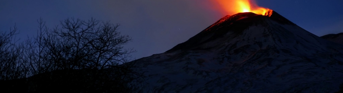 15 Décembre 2020. FR . Italie / Sicile : Etna , Pérou : Sabancaya , Indonésie : Lewotolok , Russie / Iles Kuriles : Ebeko . 15 Décembre 2020. FR . Italie / Sicile : Etna , Pérou : Sabancaya , Indonésie : Lewotolok , Russie / Iles Kuriles : Ebeko .