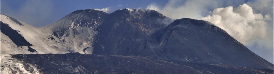 December 18, 2020. EN . Italy / Sicily : Etna , Hawaii : Mauna Loa , Chile : Villarica , Ecuador : Sangay , Guatemala : Santiaguito . December 18, 2020. EN . Italy / Sicily : Etna , Hawaii : Mauna Loa , Chile : Villarica , Ecuador : Sangay , Guatemala : Santiaguito .