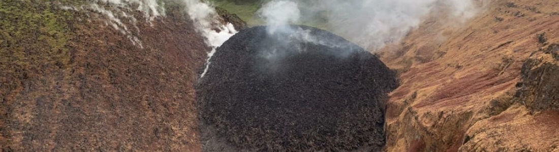 18 Janvier 2021 . FR . Italie / Sicile : Etna , Saint Vincent : Soufrière Saint Vincent , Etats-Unis : Mont Hood , Guatemala : Santiaguito . 18 Janvier 2021 . FR . Italie / Sicile : Etna , Saint Vincent : Soufrière Saint Vincent , Etats-Unis : Mont Hood , Guatemala : Santiaguito .