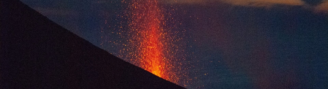 05 May 2021. EN . Italy : Stromboli , Italy / Sicily : Etna , Guatemala : Fuego / Pacaya , La Réunion Island : Piton de la Fournaise , Hawaii : Kilauea . 05 May 2021. EN . Italy : Stromboli , Italy / Sicily : Etna , Guatemala : Fuego / Pacaya , La Réunion Island : Piton de la Fournaise , Hawaii : Kilauea .
