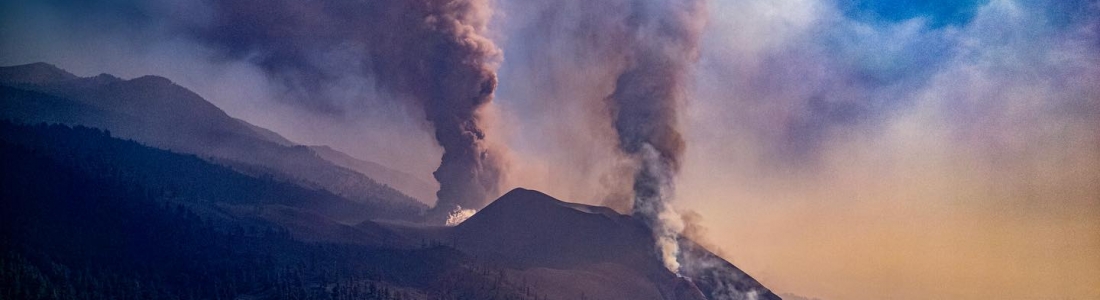 21 Octobre 2021. FR . Japon : Asosan , Papouasie Nouvelle Guinée : Manam , Italie : Vulcano , Espagne / La Palma : Cumbre Vieja , Italie : Stromboli . 21 Octobre 2021. FR . Japon : Asosan , Papouasie Nouvelle Guinée : Manam , Italie : Vulcano , Espagne / La Palma : Cumbre Vieja , Italie : Stromboli .