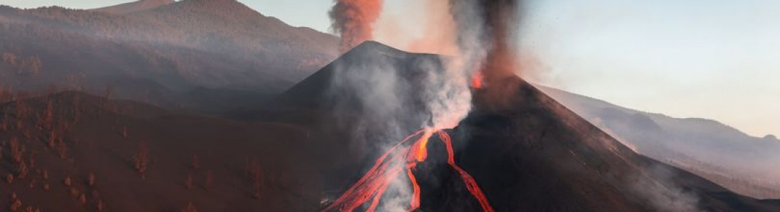 03 Novembre 2021 . FR. Espagne / La Palma : Cumbre Vieja , Pérou : Sabancaya , Colombie : Nevado del Ruiz , Islande : Torfajökull , Italie : Campi Flegrei . 03 Novembre 2021 . FR. Espagne / La Palma : Cumbre Vieja , Pérou : Sabancaya , Colombie : Nevado del Ruiz , Islande : Torfajökull , Italie : Campi Flegrei .