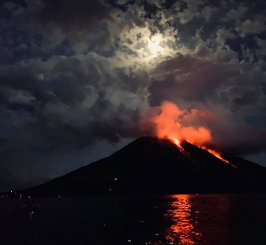 14 Juillet 2019. FR. Italie : Stromboli , Equateur : Sangay , Indonésie : Bromo , Guatemala : Fuego .