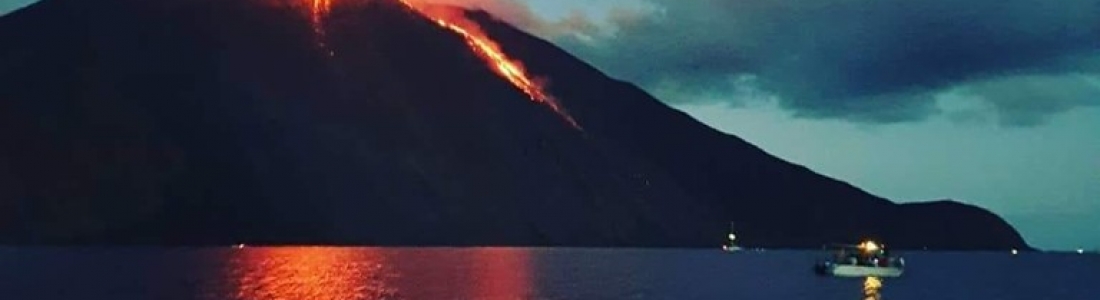 13 Juillet 2019. FR. Italie : Stromboli , Alaska : Shishaldin , Mexique : Colima , Indonésie : Merapi . 13 Juillet 2019. FR. Italie : Stromboli , Alaska : Shishaldin , Mexique : Colima , Indonésie : Merapi .
