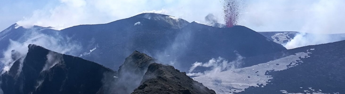 15 Avril 2020. FR . La Réunion : Piton de la Fournaise , Italie / Sicile : Etna , Italie : Stromboli , Pérou : Ubinas , Indonésie : Lokon . 15 Avril 2020. FR . La Réunion : Piton de la Fournaise , Italie / Sicile : Etna , Italie : Stromboli , Pérou : Ubinas , Indonésie : Lokon .