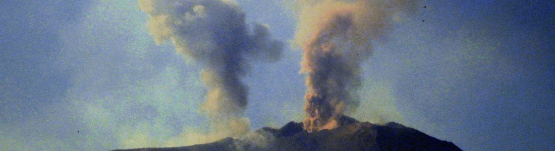 09 Mai 2020. FR. Italie / Sicile : Etna , Kamchatka : Klyuchevskoy , Indonésie : Merapi , Guatemala : Fuego . 09 Mai 2020. FR. Italie / Sicile : Etna , Kamchatka : Klyuchevskoy , Indonésie : Merapi , Guatemala : Fuego .