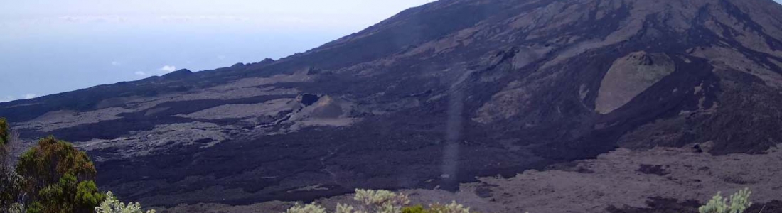 October 25, 2019. EN. La Reunion : Piton de la Fournaise , Alaska : Shishaldin , Peru : Sabancaya , Italy / Sicily : Etna . October 25, 2019. EN. La Reunion : Piton de la Fournaise , Alaska : Shishaldin , Peru : Sabancaya , Italy / Sicily : Etna .