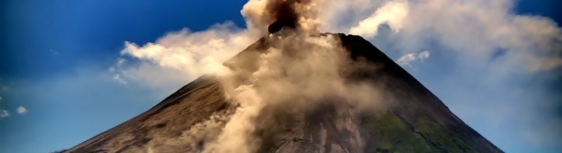 23 Avril 2021 . FR . Indonésie : Merapi , Alaska : Semisopochnoi , Saint Vincent : Soufrière Saint Vincent , Hawaii : Kilauea . 23 Avril 2021 . FR . Indonésie : Merapi , Alaska : Semisopochnoi , Saint Vincent : Soufrière Saint Vincent , Hawaii : Kilauea .