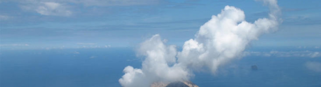 30 Octobre 2019. FR . Nouvelle Zélande : White Island , Pérou : Ubinas , Italie / Sicile : Etna , Colombie : Chiles / Cerro Negro , Indonésie : Kerinci . 30 Octobre 2019. FR . Nouvelle Zélande : White Island , Pérou : Ubinas , Italie / Sicile : Etna , Colombie : Chiles / Cerro Negro , Indonésie : Kerinci .