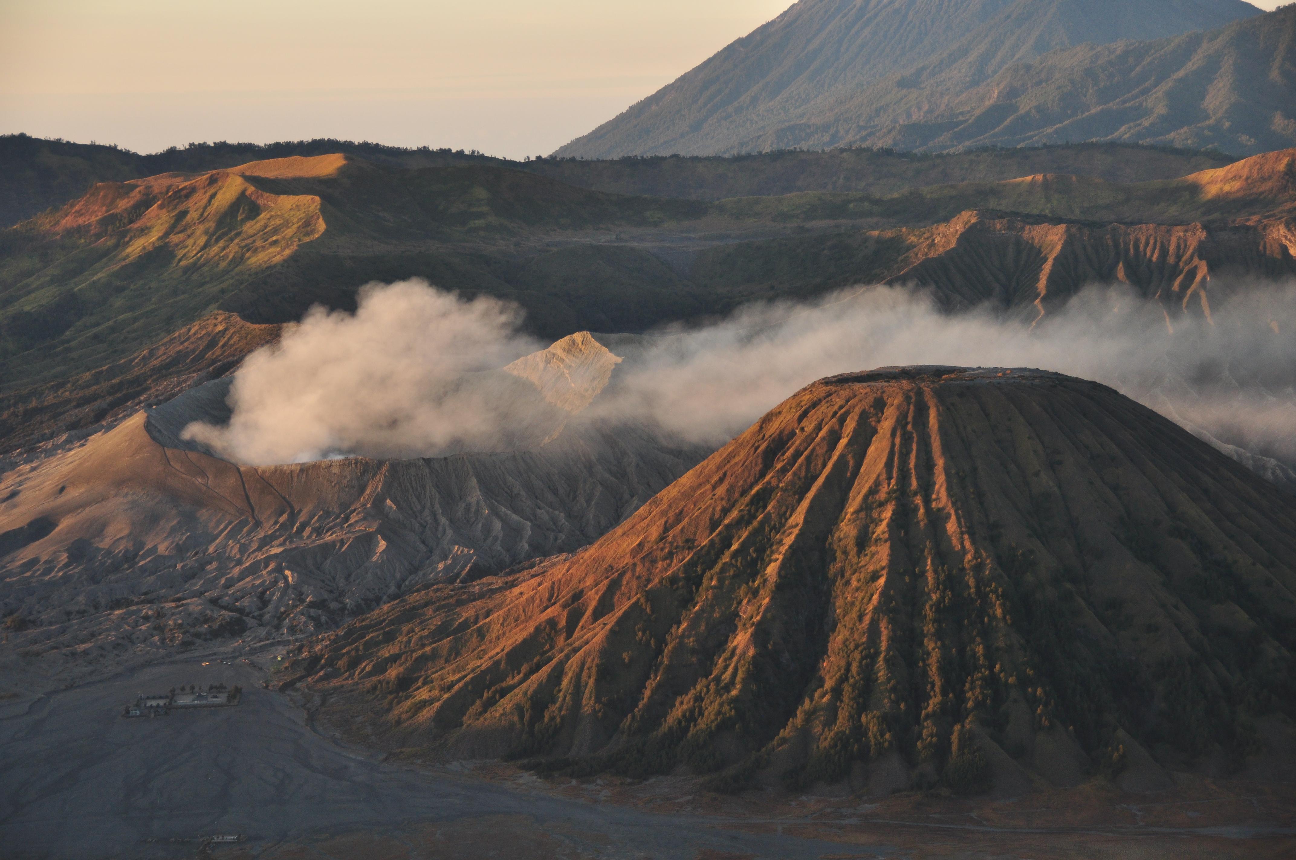 Lire la suite à propos de l’article February 05, 2023. EN. Indonesia : Bromo , Philippines : Mayon , Colombia : Galeras , Ecuador : Reventador , Guatemala : Santiaguito .