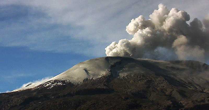 January 19, 2022 . EN . Italy : Stromboli , Italy : Vulcano , Peru : Ubinas , Colombia : Nevado del Ruiz , Indonesia : Ili Lewotolok .