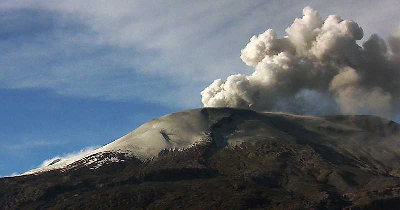 Lire la suite à propos de l’article November 01 , 2018 . EN. La Réunion : Piton de la Fournaise , Colombia : Nevado del Ruiz , Hawai : Kilauea , Japan : Kuchinoerabujima .