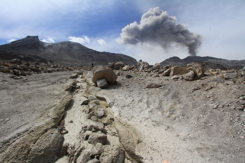 Lire la suite à propos de l’article July 02 , 2019. EN. La Reunion : Piton de la Fournaise , Peru : Sabancaya , Guatemala : Santiaguito , United States : Yellowstone , Indonesia : Anak Krakatau .