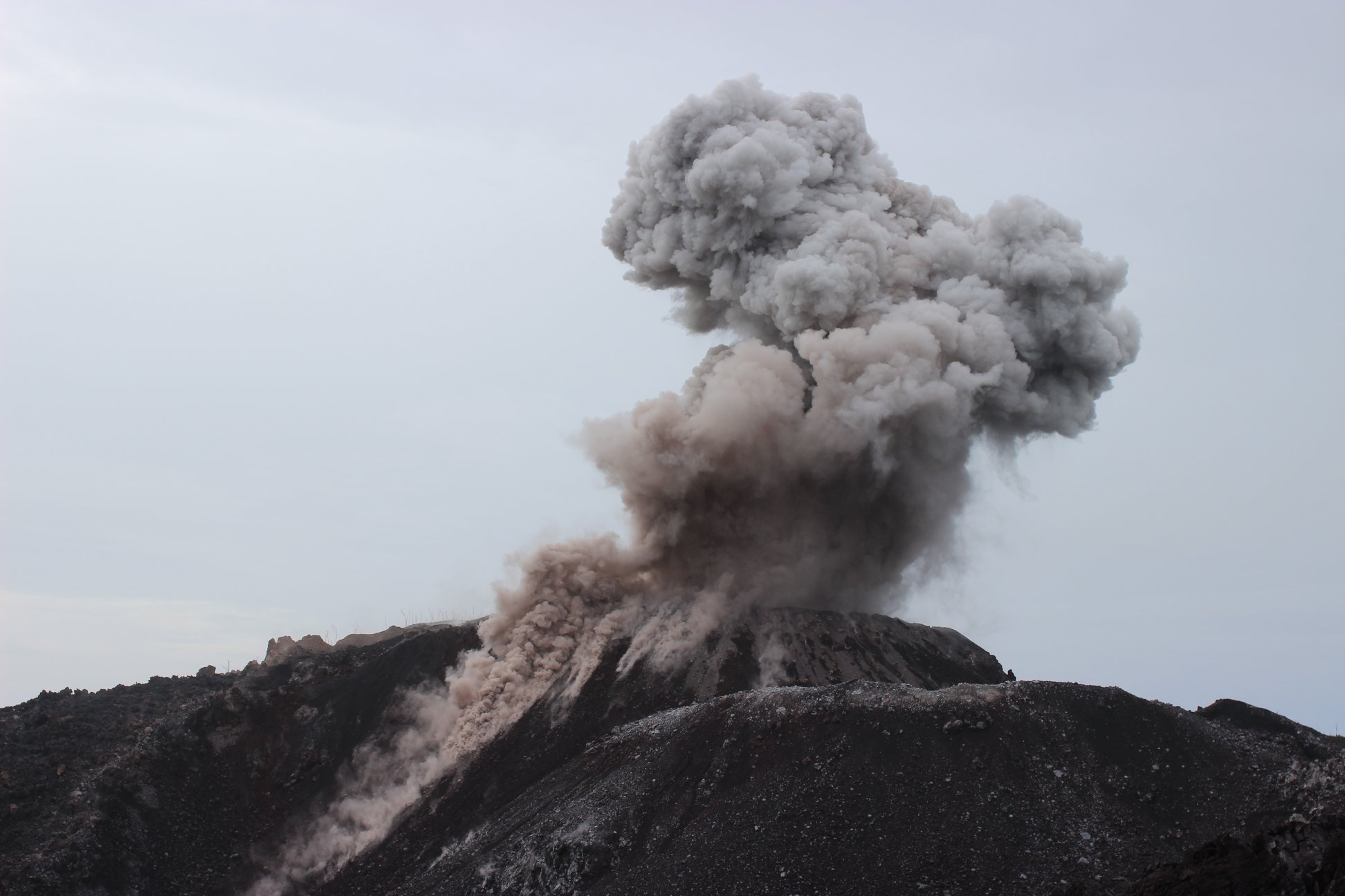 Lire la suite à propos de l’article 29 Juillet 2018. FR.  Colombie : Nevado del Ruiz , Hawai , Kilauea , Guatemala : Pacaya , Indonésie : Ibu , Italie / Sicile : Etna .