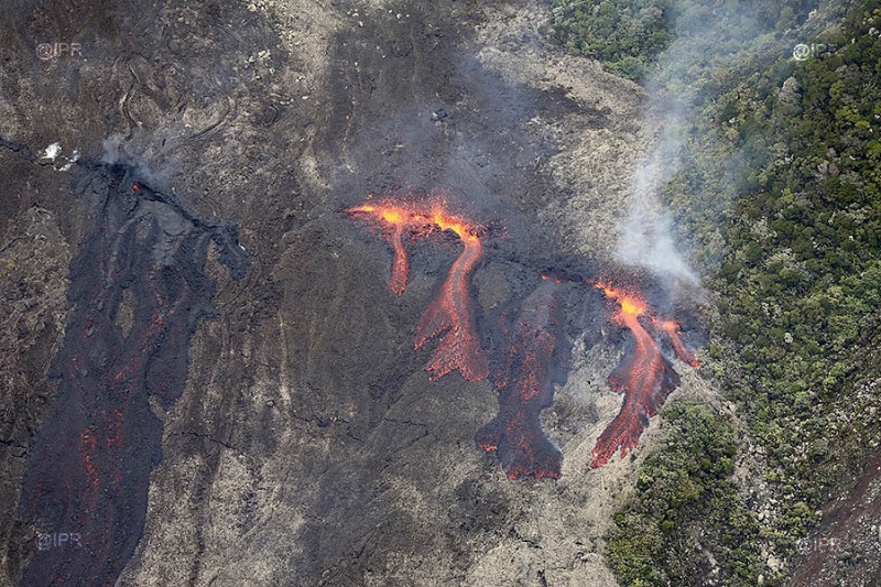 Lire la suite à propos de l’article April 05 , 2018. EN.  Cleveland , Piton de la Fournaise , Shinmoedake , Aira ( Sakurajima) , Galeras .