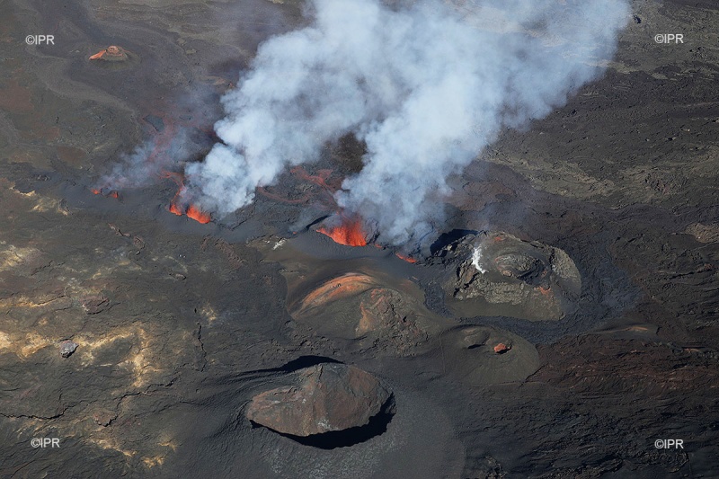 Lire la suite à propos de l’article April 28 ,  2018.  EN.  Piton de la Fournaise , Update 17h30 .