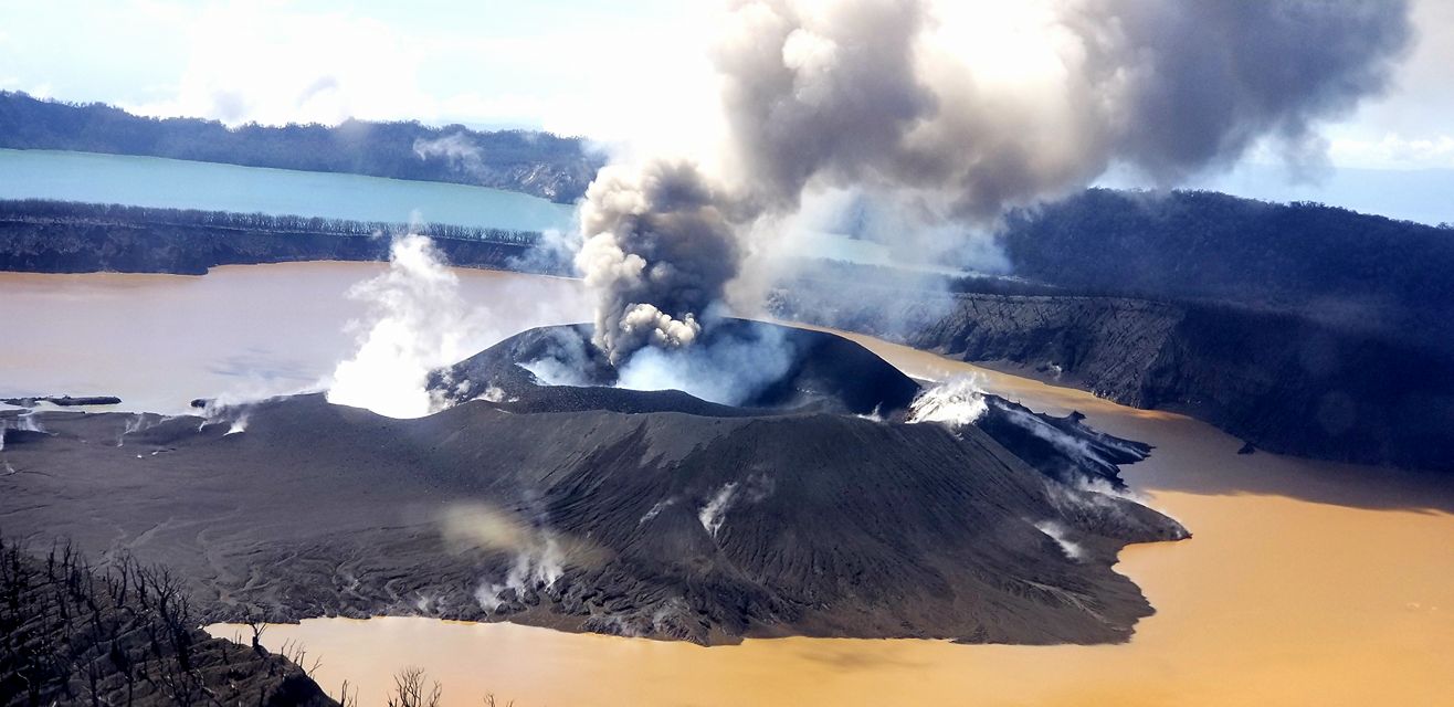 Lire la suite à propos de l’article April 15 , 2018. EN. Ambae , Sinabung , Osorno , Piton de la Fournaise .