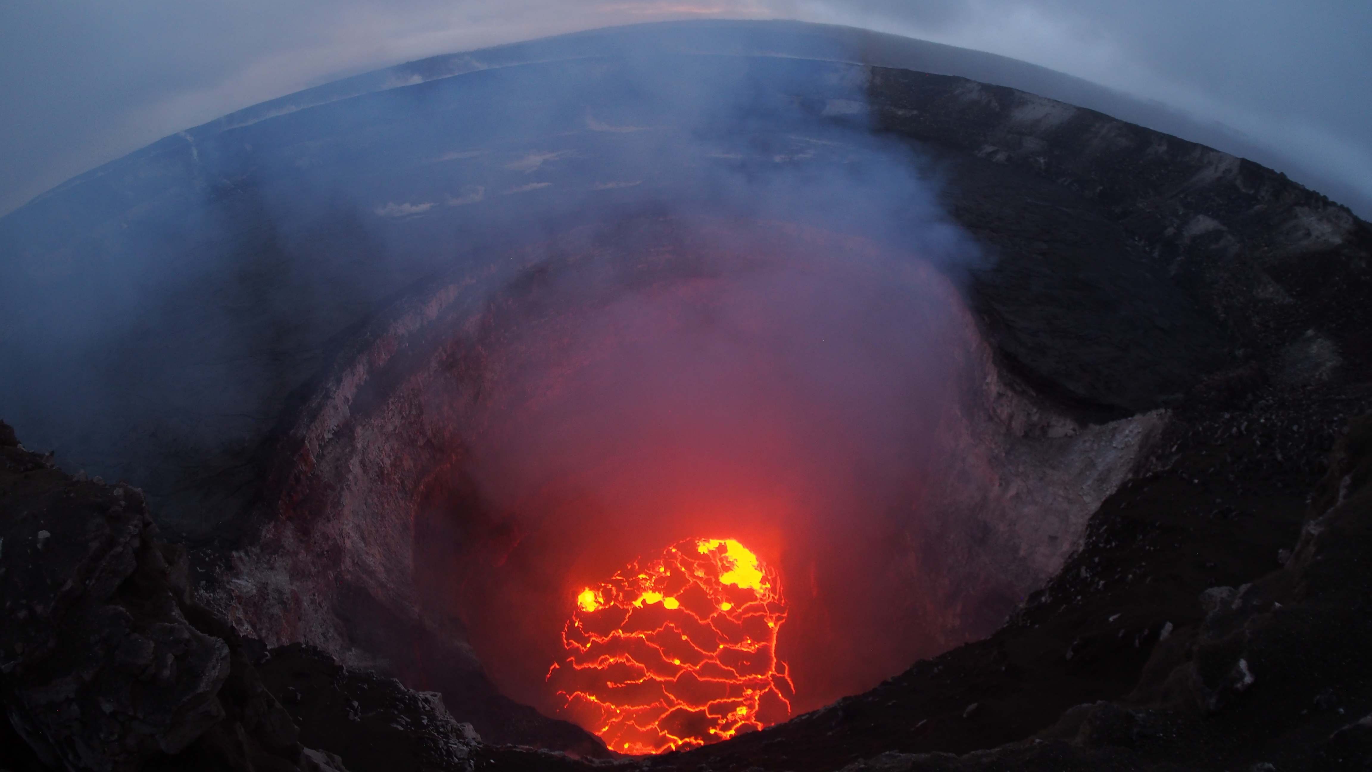 Lire la suite à propos de l’article May 08 ,  2018. EN.  Pu’u ‘Ō’ō / Kilauea , Piton de la Fournaise , Sabancaya , Ambae , Klyuchevskoy .