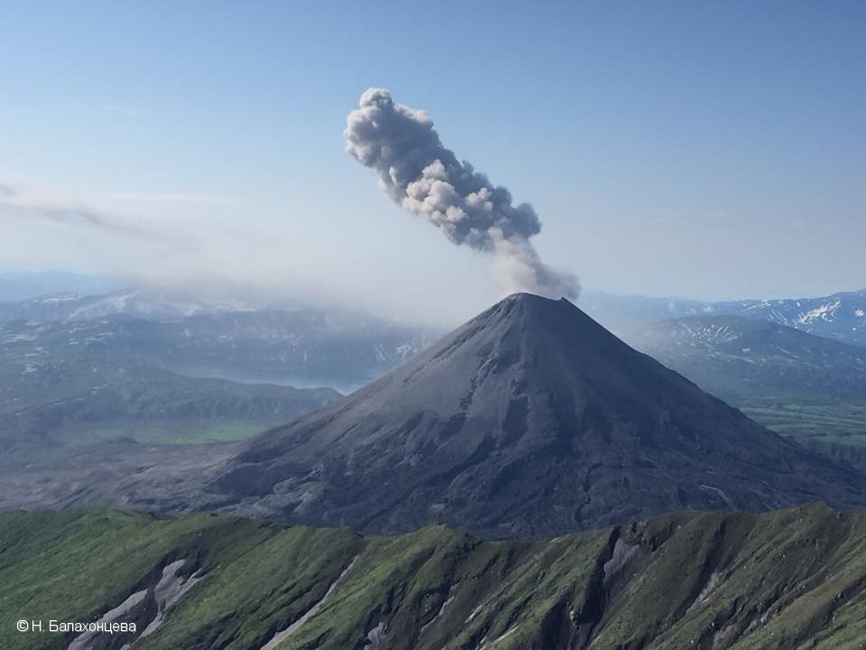 Lire la suite à propos de l’article July 30 ,  2018.  EN.  Kamchatka : Karymsky , Indonesia : Lombok , Hawai : Kilauea , La Réunion : Piton de la Fournaise .