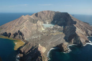 Lire la suite à propos de l’article November 25, 2019. EN. New Zealand : White Island , Italy : Campi Flegrei , Chile : Nevados of Chillan , Mexico : Popocatepetl .