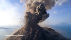 Lire la suite à propos de l’article August 18 , 2018. EN.  Indonesia : Anak Krakatau , Nicaragua : Telica , Hawai : Kilauea , Ecuador / Galapagos : Sierra Negra .