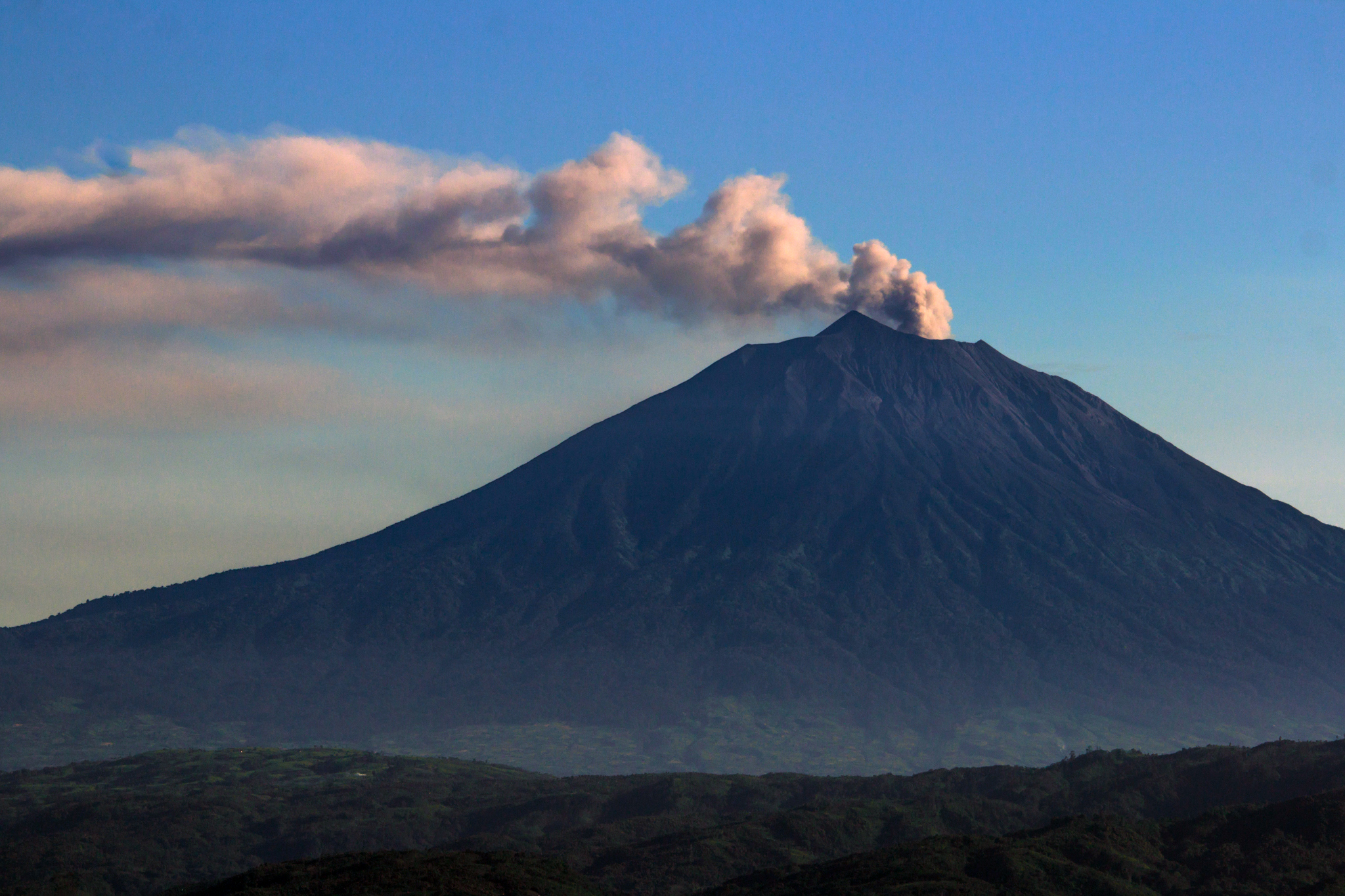 Lire la suite à propos de l’article September 30 , 2018. EN.  Chile : Planchon Peteroa , La Réunion : Piton de la Fournaise , Indonesia : Kerinci , Alaska : Katmai .