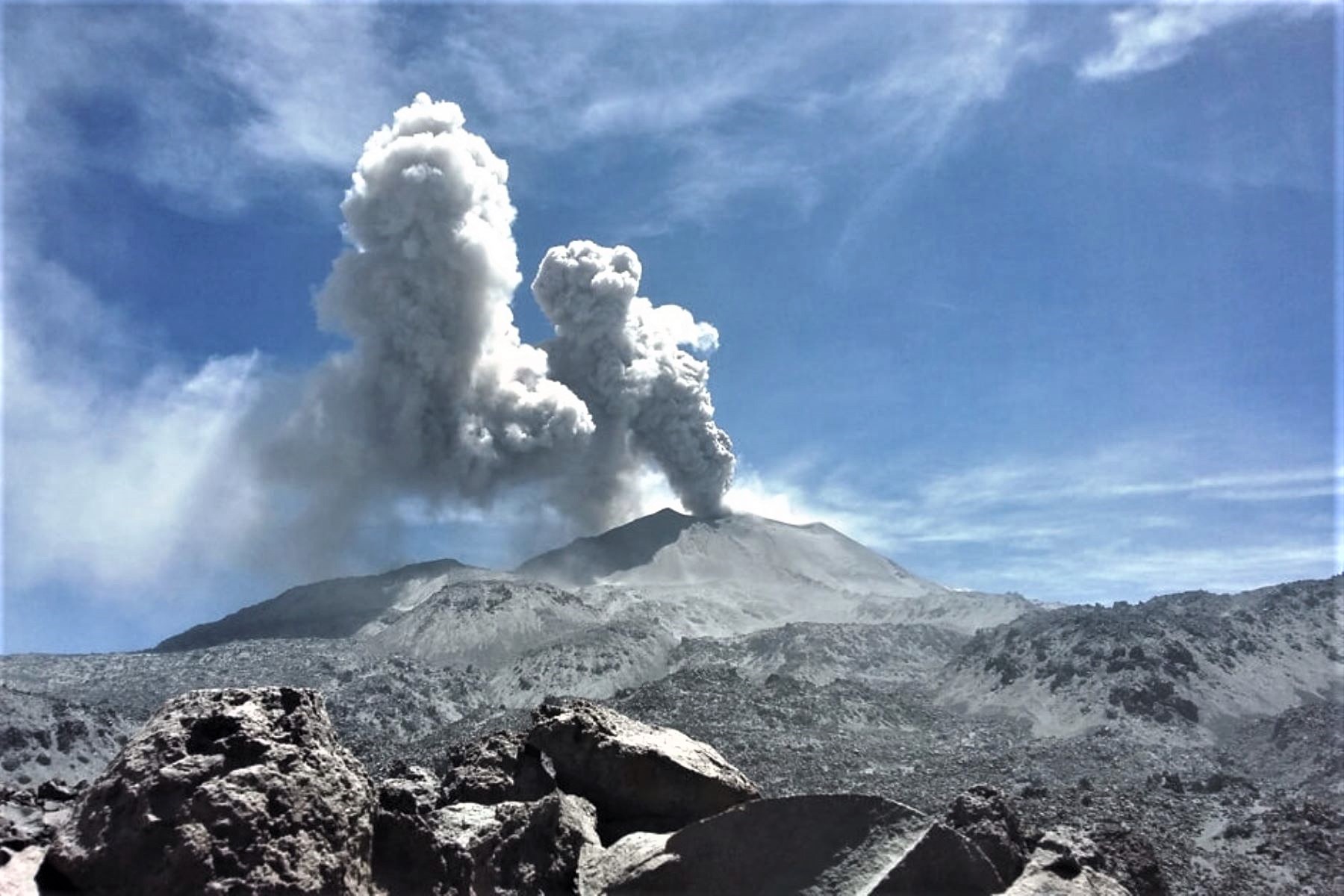 Lire la suite à propos de l’article October 02 , 2018. EN.  Peru : Sabancaya , La Réunion : Piton de la Fournaise , Iceland : Bárðarbunga , Costa Rica : Turrialba , United States : Yellowstone .