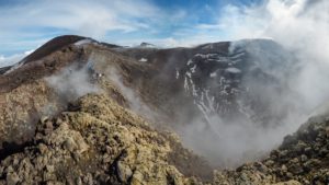 Lire la suite à propos de l’article 25 Octobre 2018. FR. Sicile / Italie : Etna , Hawai : Kilauea , Colombie : Chiles / Cerro Negro , Indonésie : Merapi .