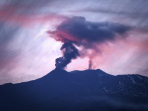 Lire la suite à propos de l’article October 20 , 2018. EN.  Italy / Sicily : Etna , A flank of Etna moves laterally. We make the point.