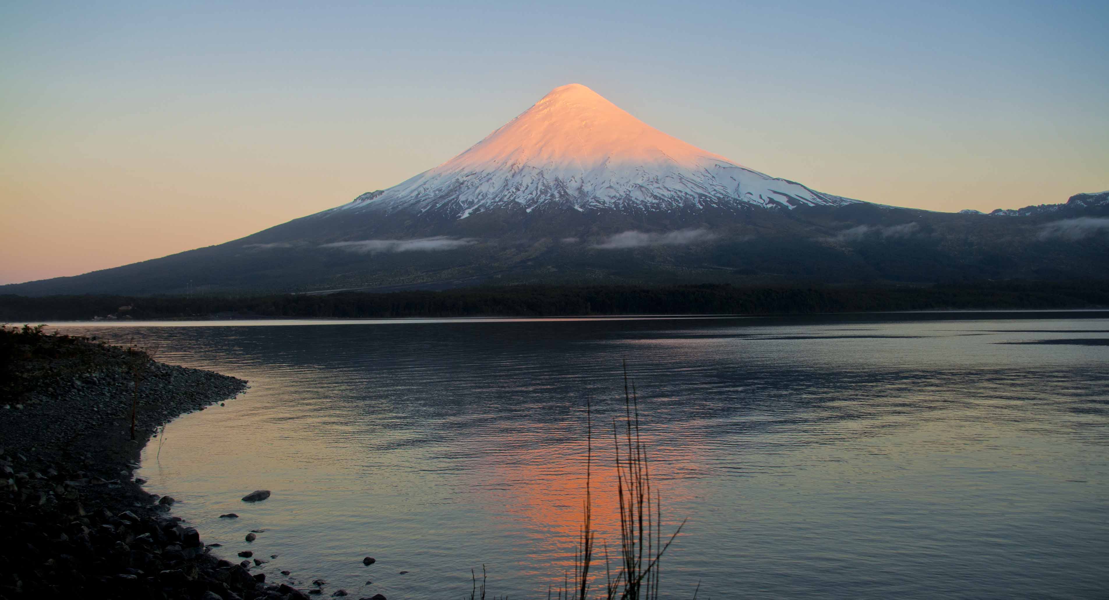 Lire la suite à propos de l’article December 11 , 2018. EN.   Chile : Osorno , Peru : Sabancaya , Kamchatka : Ebeko , France / Guadeloupe : La Soufrière , Mexico : Popocatepetl .