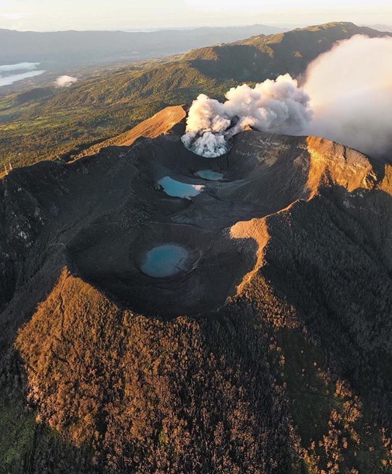 Lire la suite à propos de l’article Décember 04 , 2018. EN.  Peru : Sabancaya , Costa Rica : Turrialba / Poas / Rincon de la Vieja , Philippines : Kanlaon , United – States : Yellowstone .