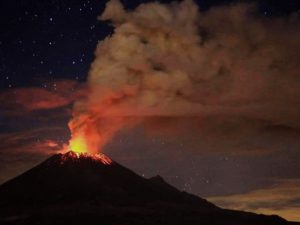 Lire la suite à propos de l’article 24 Janvier 2019. FR. Colombie : Chiles / Cerro Negro , Hawaii : Kilauea , Mexique : Popocatepetl , Indonésie : Anak Krakatau .