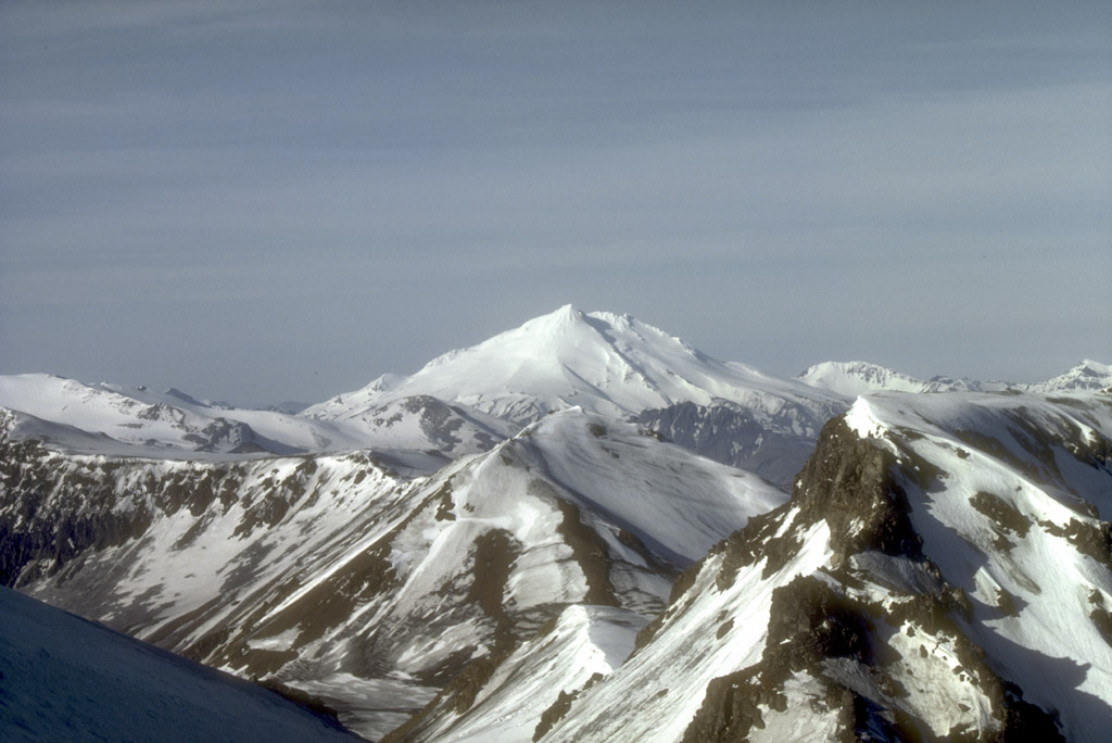 Lire la suite à propos de l’article February 02 , 2019. EN.  Alaska : Dutton , La Réunion : Piton de la Fournaise , Chili : Planchon Peteroa , Indonesia : Merapi .