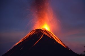 Lire la suite à propos de l’article 08 Mai 2019. FR.  Indonésie : Sinabung , Guatemala : Fuego , Kamchatka : Karymsky , Pérou : Sabancaya , Colombie : Nevado del Huila .