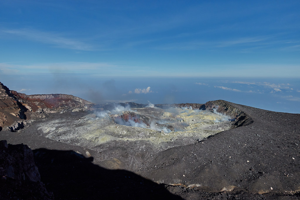 Lire la suite à propos de l’article October 3, 2023 . EN. Indonesia : Slamet , La Réunion : Piton de la Fournaise , Peru : Ubinas , Chile : Villarica , Ecuador : Reventador .