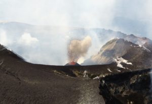 Lire la suite à propos de l’article September 17, 20198. EN. Italy / Sicily : Etna , Kamchatka : Sheveluch , Japan : Sakurajima .