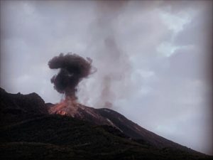 Lire la suite à propos de l’article September 24, 2019. EN. Italy : Stromboli , Indonesia : Anak Krakatau , Peru : Ubinas , Peru : Sabancaya , Costa Rica : Poas .