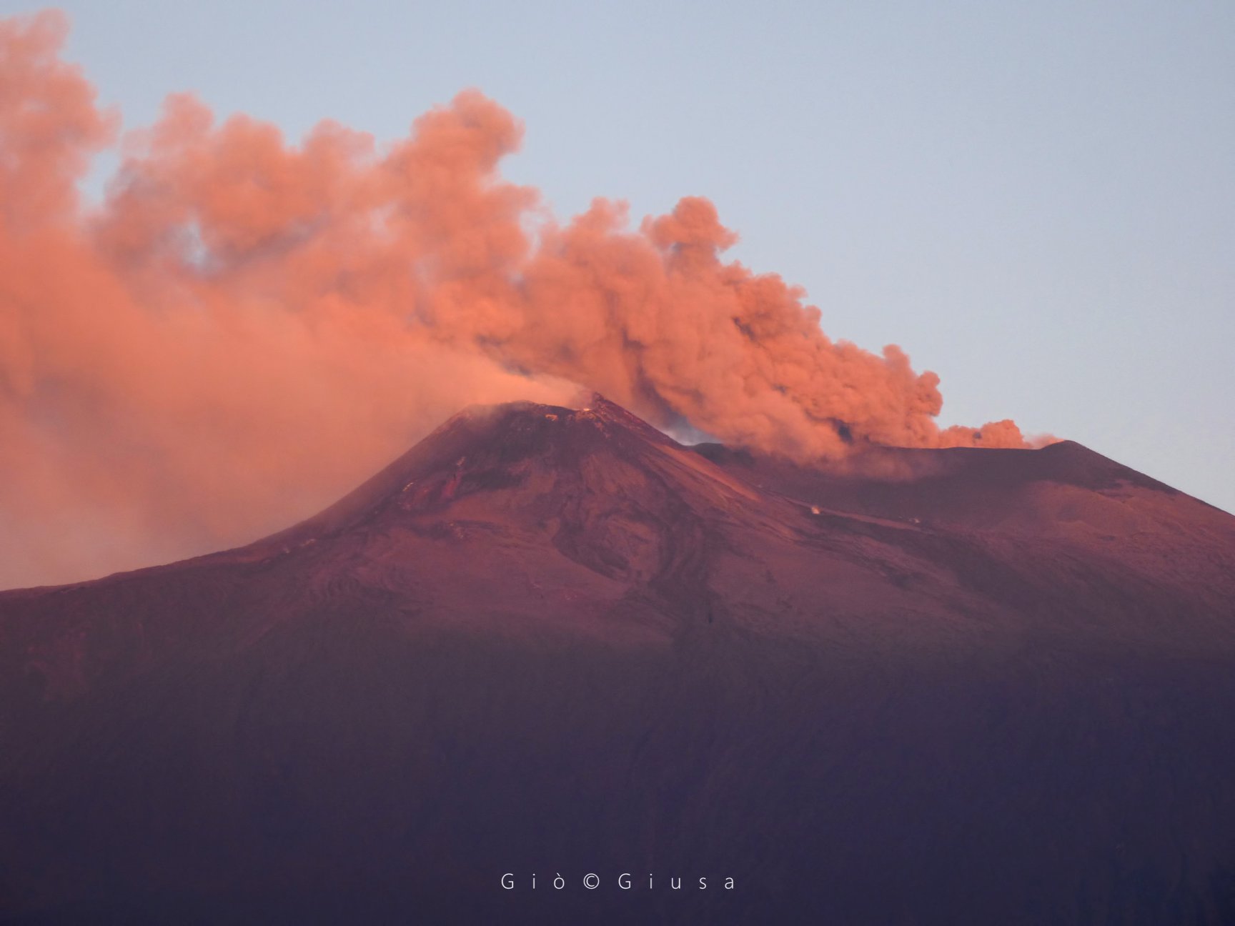 Lire la suite à propos de l’article November 06 , 2019 . EN . La Reunion : Piton de la Fournaise , Italy / Sicily : Etna , Alaska : Pavlof , Tonga Islands : Metis Shoal / Lateiki , Indonesia : Anak Krakatau .