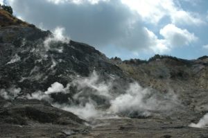 Lire la suite à propos de l’article December 04, 2019. EN. Italy : Campi Flegrei , Colombia : Nevado del Ruiz , Indonesia : Anak Krakatau , Italy / Sicily : Etna , Japan : Sakurajima .