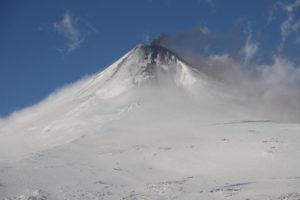 Lire la suite à propos de l’article 04 Janvier 2020 . FR. Alaska : Shishaldin , La Réunion : Piton de la Fournaise , Italie : Campi Flegrei , Chili : Nevados de Chillan .