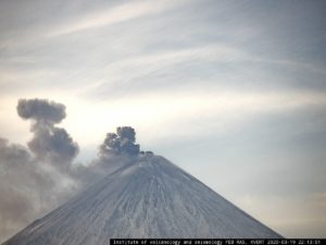Lire la suite à propos de l’article April 21, 2020. EN . Kamchatka : Klyuchevskoy , Peru : Sabancaya , Indonesia : Semeru , Chile : Nevados of Chillan .