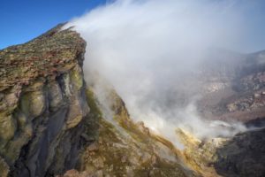 Lire la suite à propos de l’article April 22 , 2020. EN . Italy / Sicily : Etna , Peru : Ubinas , Chile : Nevados of Chillan , Guatemala : Fuego .