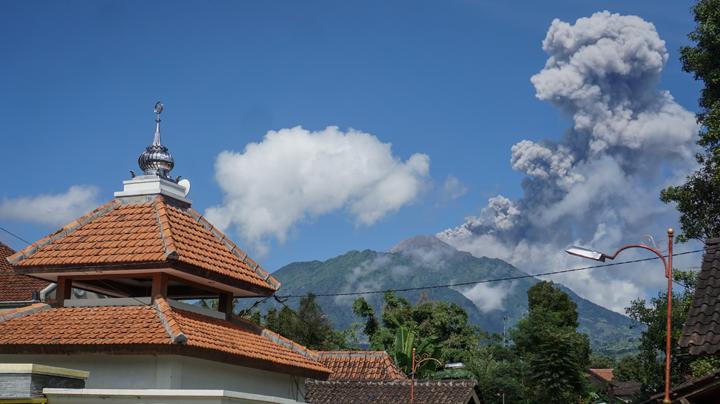 Lire la suite à propos de l’article April 10, 2020. EN. Indonesia : Merapi , Hawaii : Mauna Loa , Colombia : Galeras , Guatemala : Fuego .