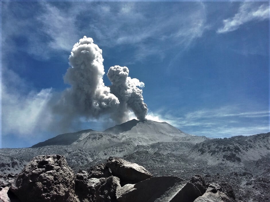 Lire la suite à propos de l’article April 28, 2020. EN . Peru : Sabancaya , Peru : Ubinas , Italy : Vesuve , Guatemala : Pacaya , Mexico : Popocatepetl .