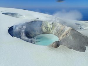 Lire la suite à propos de l’article June 16, 2020. EN . Alaska : Makushin , New Zealand : White Island , Peru : Sabancaya , Chile : Nevados of Chillan.