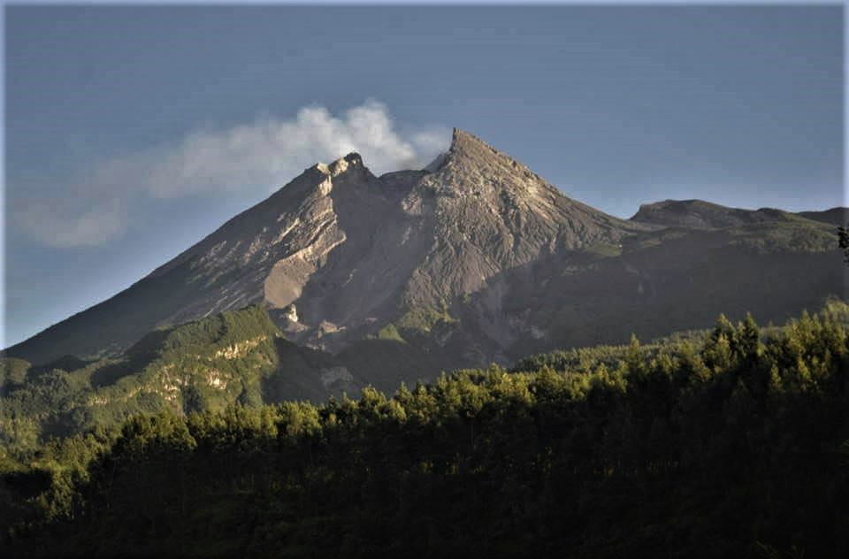 Lire la suite à propos de l’article November 08 , 2020. EN. Indonesia : Merapi , El Salvador : Santa Ana (Llamatepec) , Chile : Nevados of Chillan , Hawaii : Mauna Loa .