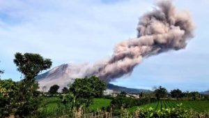 Lire la suite à propos de l’article October 30, 2020. EN. Indonesia : Sinabung , Hawaii : Mauna Loa , Chile : Nevados of Chillan , Ecuador : Sangay .