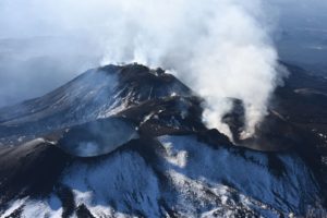 Lire la suite à propos de l’article 28 Octobre 2020 . FR . Italie / Sicile : Etna , Islande : Péninsule de Reykjanes , Italie : Stromboli , Colombie : Nevado del Ruiz .