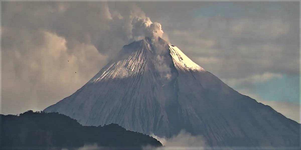 Lire la suite à propos de l’article 06 Octobre 2020. FR . La Réunion : Piton de la Fournaise , Pérou : Sabancaya , Costa Rica : Rincon de la Vieja , Equateur : Sangay .